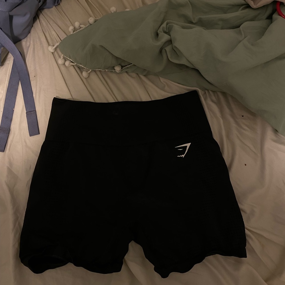 Worn once, didn’t fit. No seam shorts in great conditions
